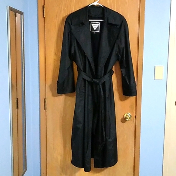 Women's Lightweight Black Trench Coat - Picture 13 of 14